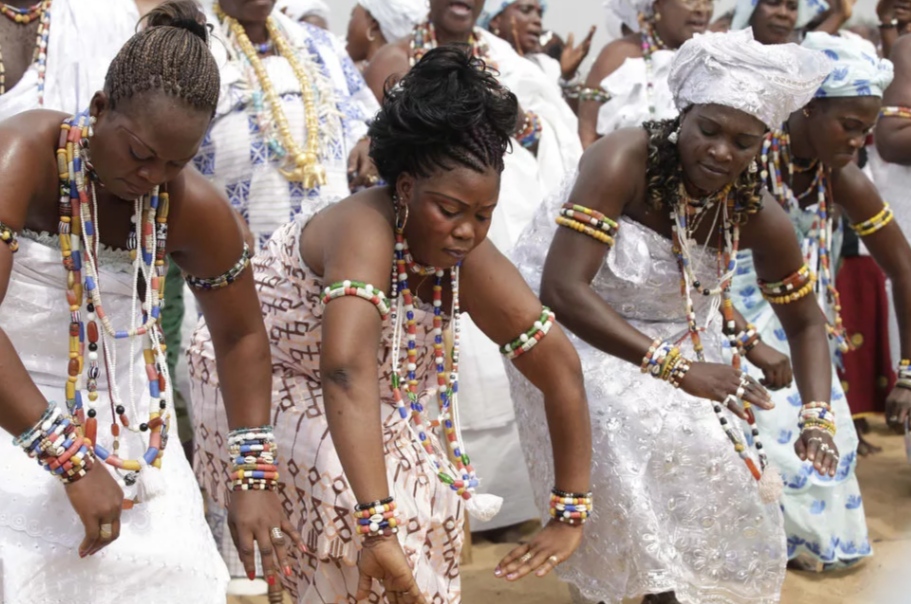 религиозный танец. африканские шаманы вуду. тарикат суфизм. танец суфиев дервишей. танец суфиев дервишей.