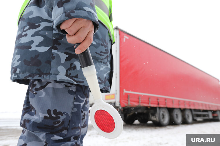    Украинцы забрасывают камнями польские грузовики, ожидающие отправления на Украину, сообщает Rzeczpospolita