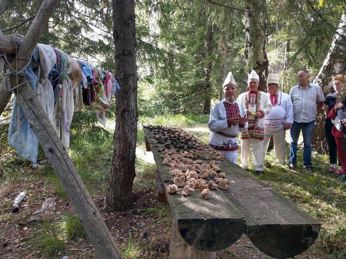 Фотографировать официально разрешили. Можно было также оставить небольшое денежное пожертвование в фонд традиционной религии