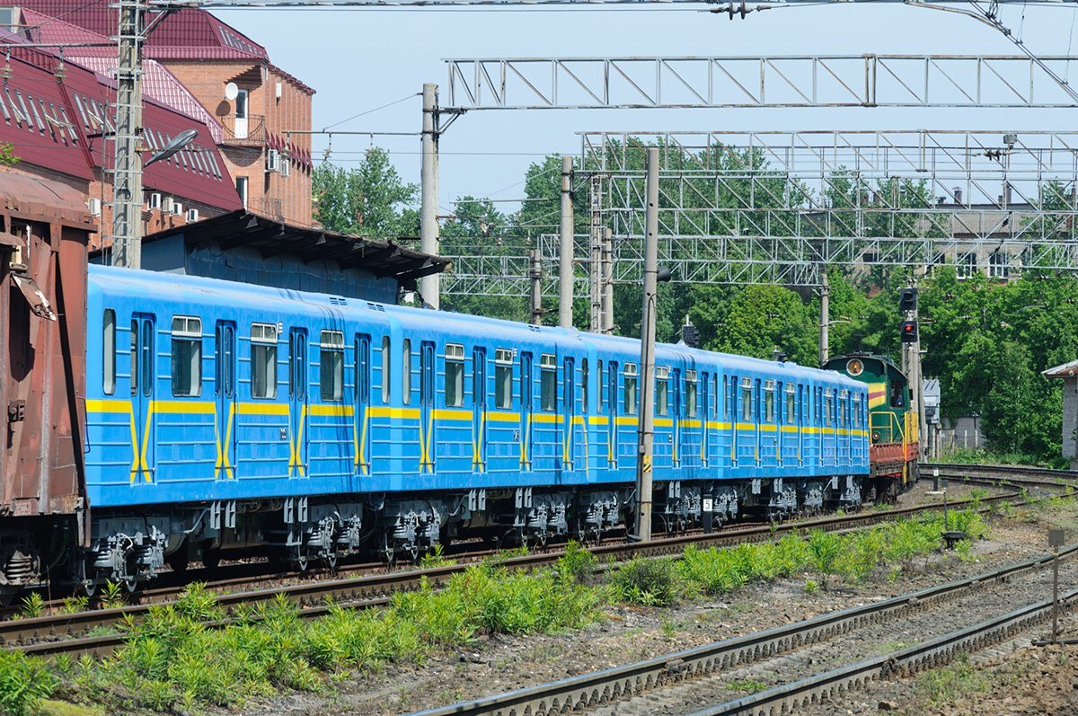 Перегонка вагонов модели 81-540.3К и 541.3К в/. Санкт-Петербург, станция Цветочная. Автор: Арсений Андреев