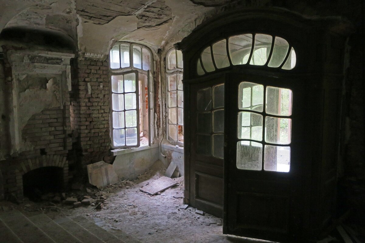 Вход в дом.  Источник www.citywalls.ru / автор фото неизвестен 
