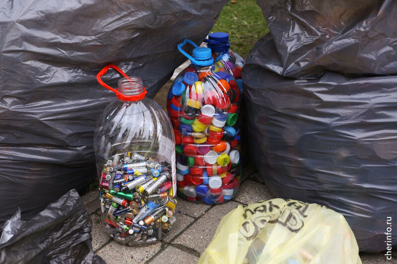    Акция "Разделяй и сохраняй" продлится до 30 апреля 2024 года. По условиям участники сдают вторсырье и получают за это баллы