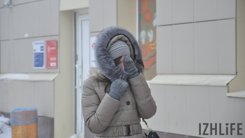  Более 48% опрошенных признались, что испытывают при скачках атмосферного давления головную боль, 39% людей отмечают сонливость, а 19% жалуются на слабость. Фото: Эдуард Карипов