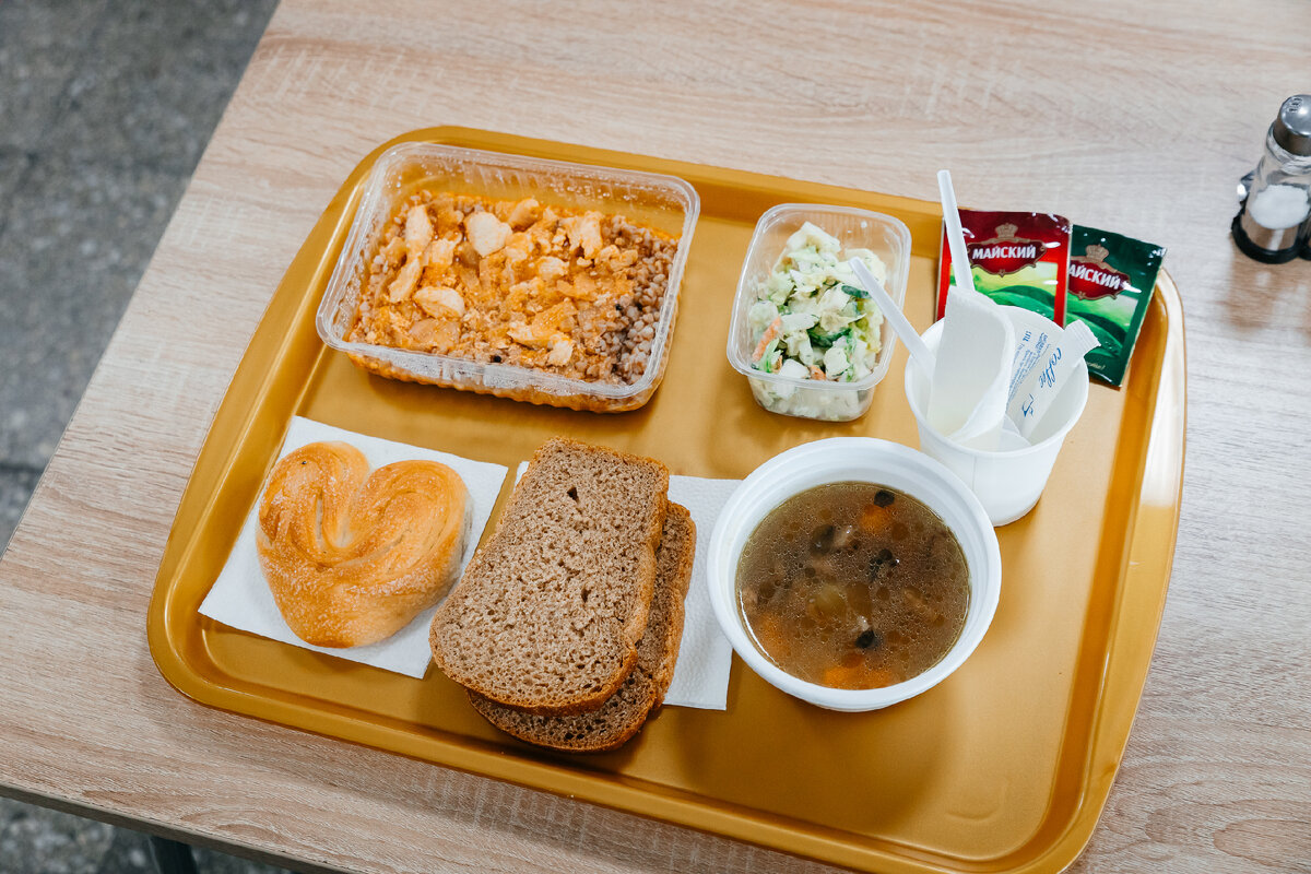 Обед в столовой Автомобильного Завода ОАО "РИАТ".