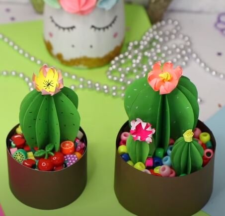 Кактус своими руками из бумаги   
Источник: Скриншот из видео  📷
