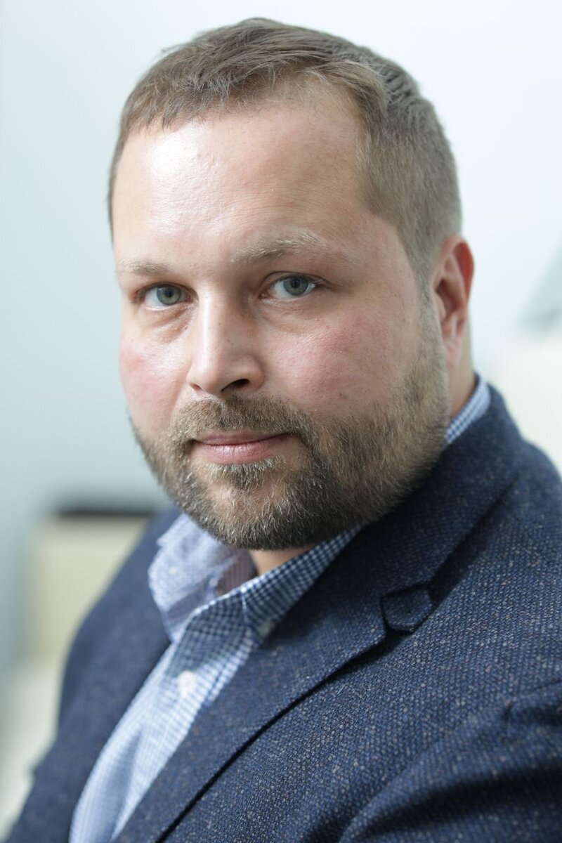 Дмитрий Голубовский – предприниматель, технологический лидер. В 2012 году основал и возглавил ИТ-компанию TAGES. Ведущий подкаста «TAGES Live», посвященного темам ИТ и бизнеса.