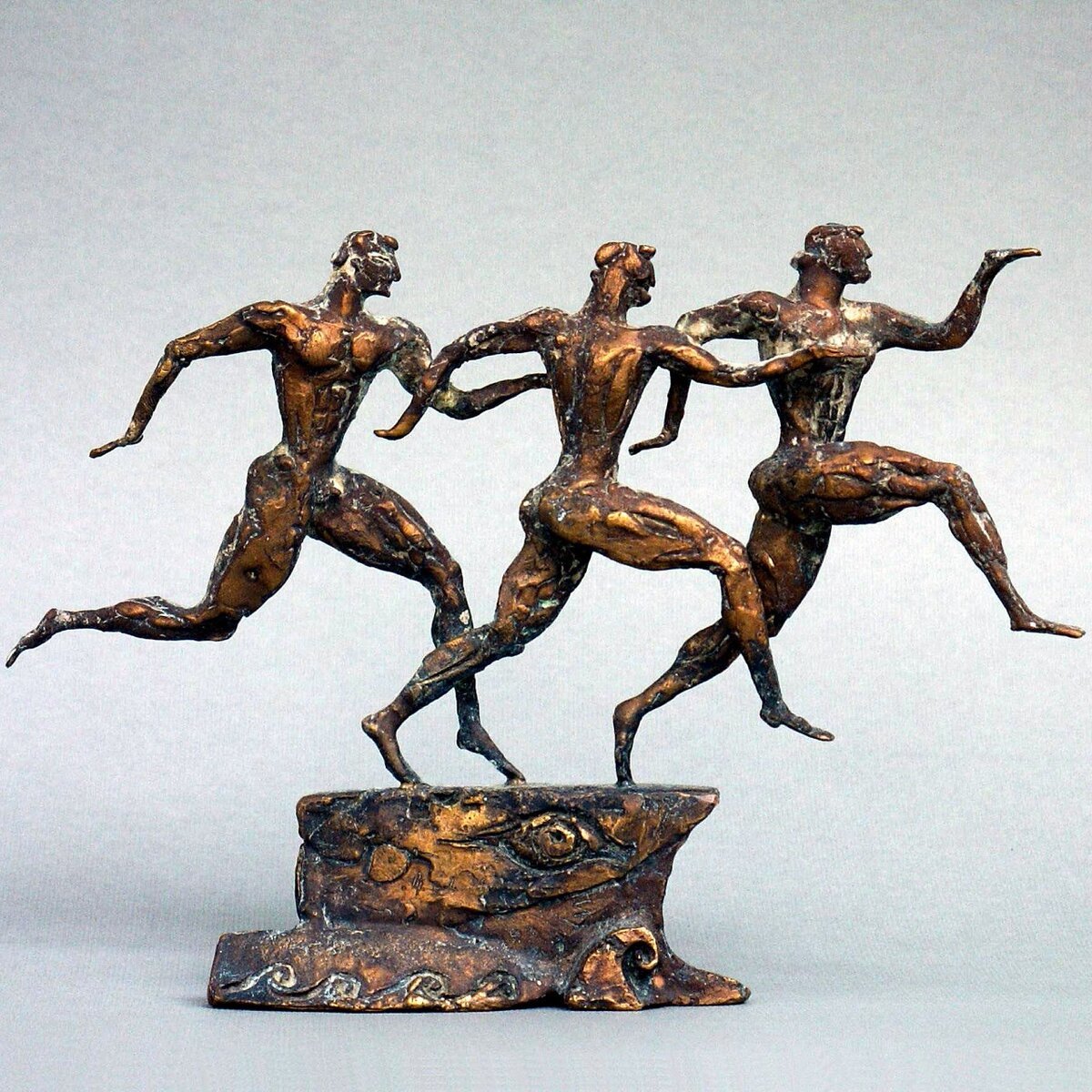 Скульптура олимпийцев древней Греции. Фото из открытого источника Яндекс.Картинки