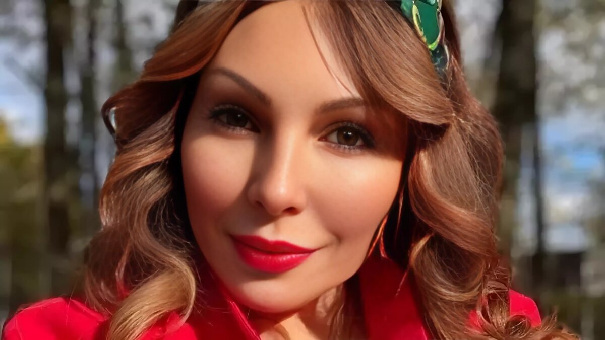     Известная актриса и уроженка Нижнего Новгорода Наталья Бочкарева показала новые кадры, которые были сделаны в процессе съемок продолжения нашумевшего сериала «Счастливы вместе» — «Букины» (16+). Видео звезда опубликовала в личном Telegram-канале.