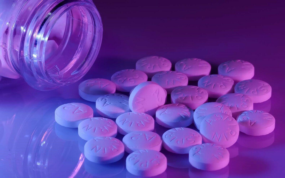 Антидепрессанты и антибиотики. Фиолетовое лекарство. Сиреневые таблетки. Красивые таблетки. Таблетки сиреневого цвета.