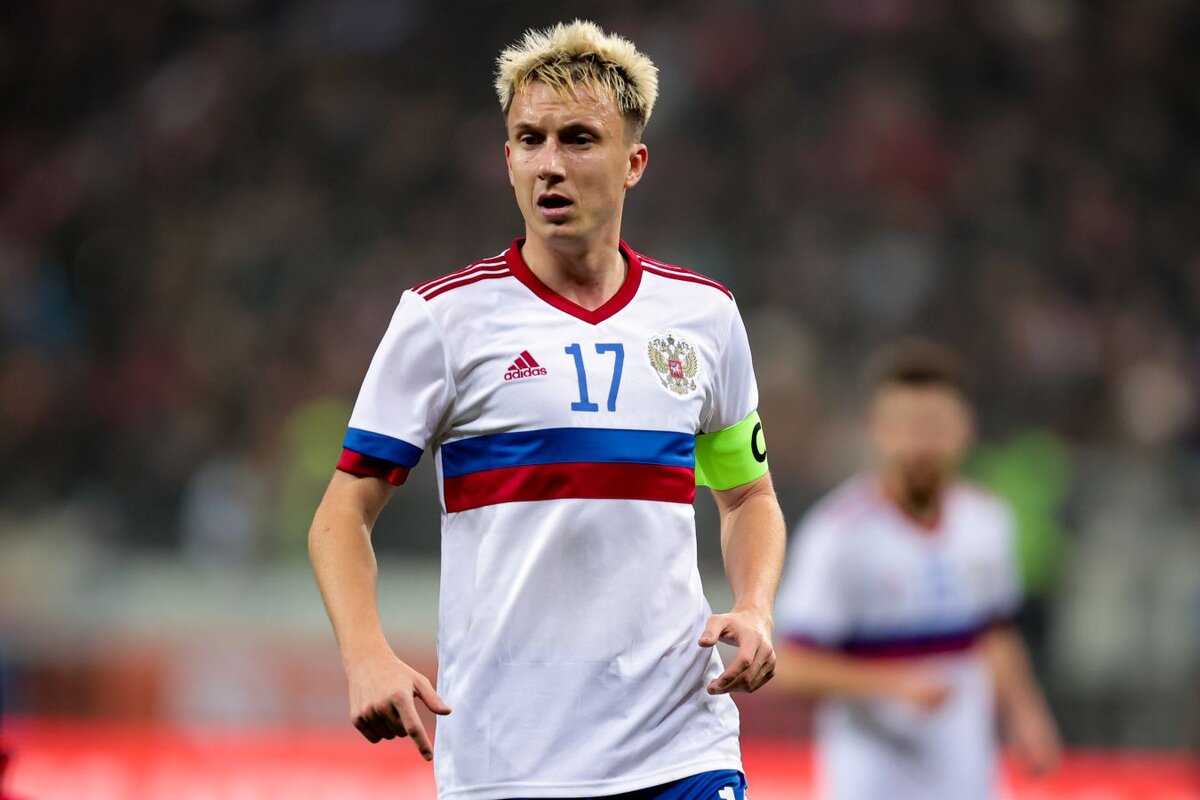 Полузащитник «Монако» Александр Головин отреагировал на слова хавбека «Зенита» Андрея Мостового, заявившего, что в РПЛ зарплаты выше, чем в Лиге 1.
«Мостовой сказал, что зарплаты в РПЛ выше, чем в Лиге 1? Я вас уверяю, что это не так — у Андрея ошибочная информация. Это не так», — приводит слова Головина издание «РБ Спорт».
Напомним, ранее полузащитник «Зенита» Андрей Мостовой, отвечая на вопрос о том, почему не состоялся его переход во французский чемпионат, отметил, что зарплаты в Лиге 1 «намного меньше, чем в России». В текущем сезоне Мостовой провёл за «Зенит» 11 матчей во всех турнирах, в которых отметился одним голом. Контракт игрока с петербуржским клубом действует до конца июня 2027 года. Ориентировочная стоимость футболиста, по данным интернет-портала Transfermarkt, – € 3,5 млн.
