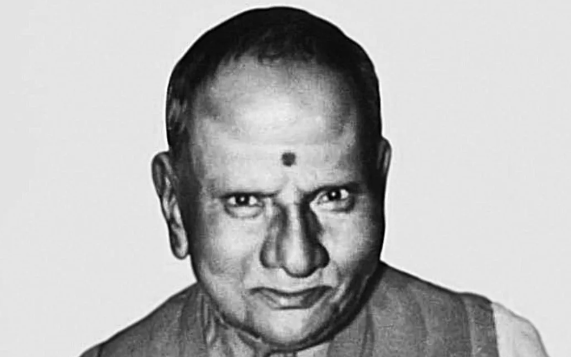 Шри нисаргадатты махараджа. Нисаргадатта махарадж. Шри сиддхарамешвар махарадж. Нисаргадатта махарадж в молодости. Нисаргадатта махарадж индийский учитель.