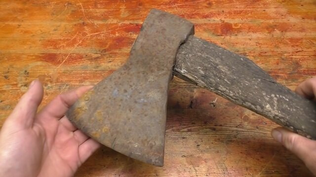    В Фурманове местный житель убил соседа топором и обворовал его