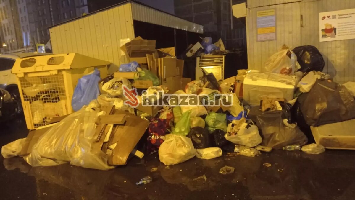     В Советском районе Казани местные жители ужаснулись из-за отсутствия адекатной уборки мусора. С соответствующим сообщением в Inkazan обратился наш читатель.
