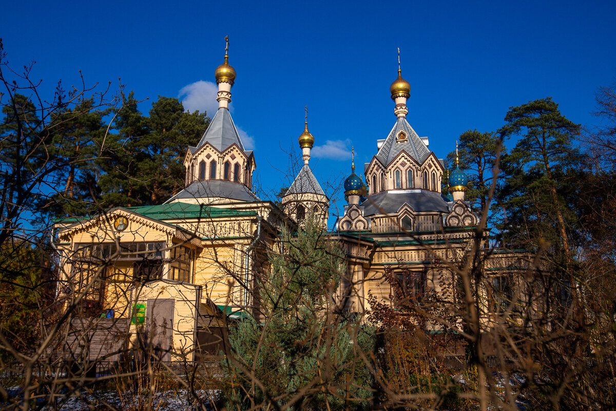 Троицкий храм. Посёлок Удельная, Раменский городской округ. Московская область. Фото автора статьи (листайте галерею, ещё 1 фото)