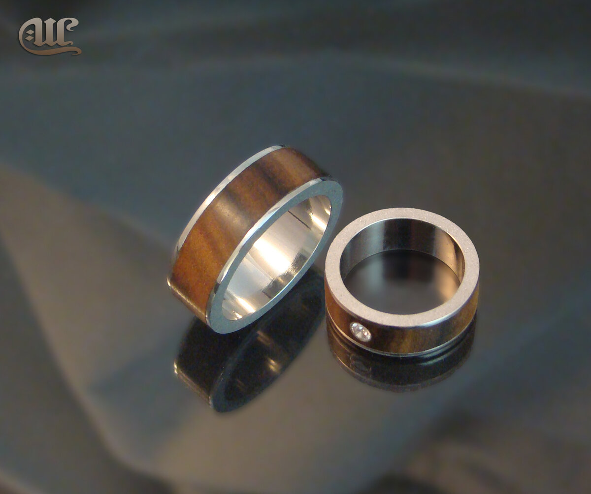 Парные кольца из платины со вставками из редкой породы Палисандра.