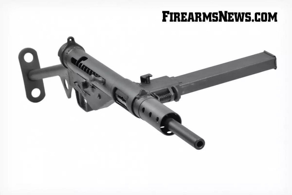 
Британцы нашли решение, начав производить пистолеты-пулеметы в рамках серии Sten Gun. На фото MK II