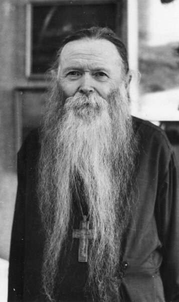 Труханов Михаил Васильевич (1916-2006), протоиерей, духовный писатель.