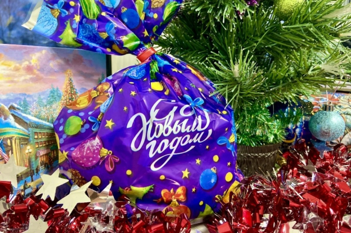    Почти 75 тысяч юных красноярцев получат сладкие подарки от Деда Мороза