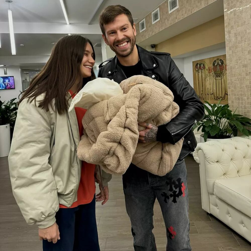 Карина Истомина и Федор Смолов📷
