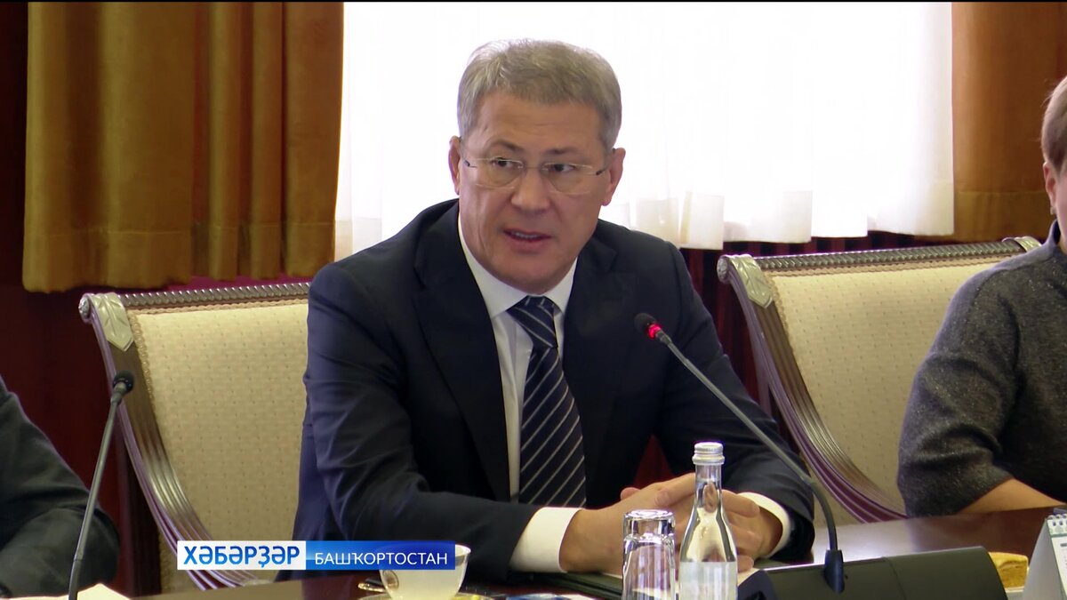    Республика башлығы хәрбиҙәр менән осрашты