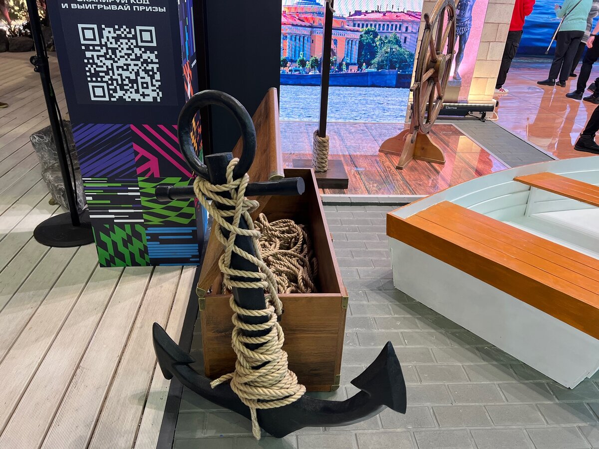    Инвентарь, добавленный к проведению морской недели на стенде «Санкт-Петербург». Фото: Мойка78