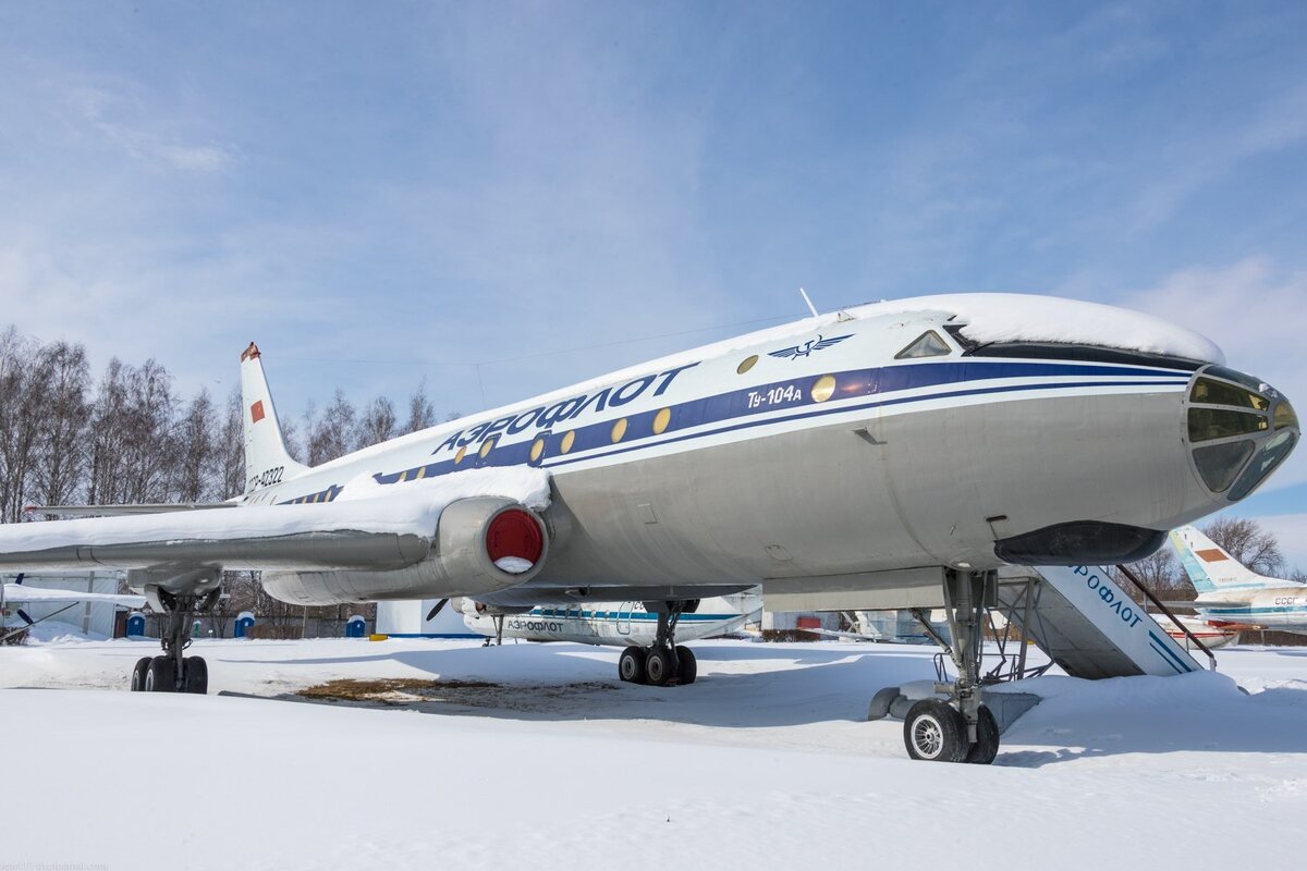 Ту 104. Ту-104 пассажирский самолёт. Ту-104 двухдвигательный реактивный самолёт. Первый полет ту-104. Самолет ту 104 СССР.