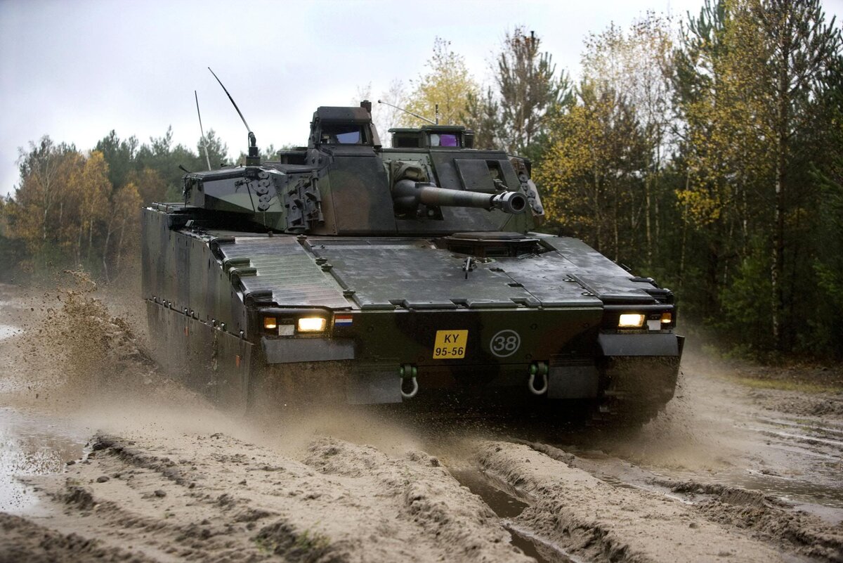 шведский броневик CV-90/40.  фото: картинки  яндекса.