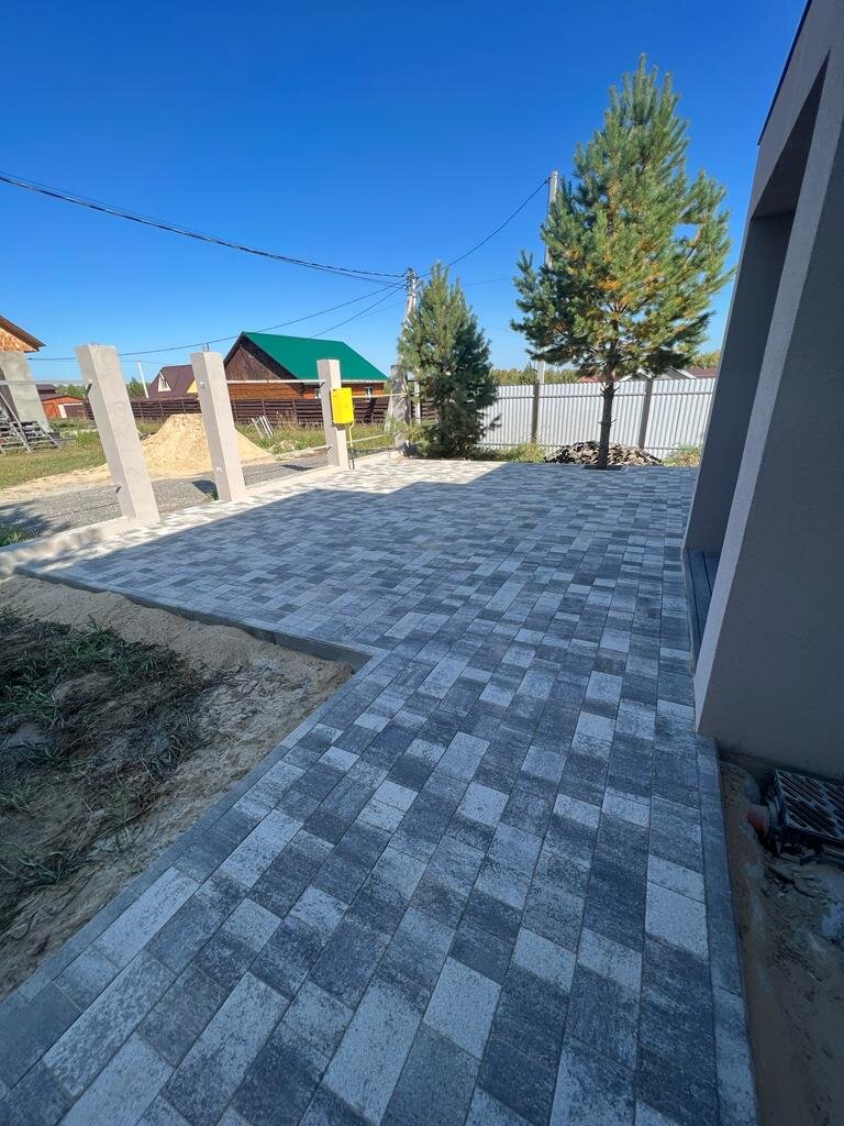 Плитка возле дома Старый город, Антрацит, гранит