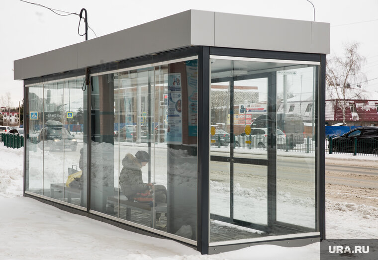    В Салехарде дети не могут попасть в теплые остановки