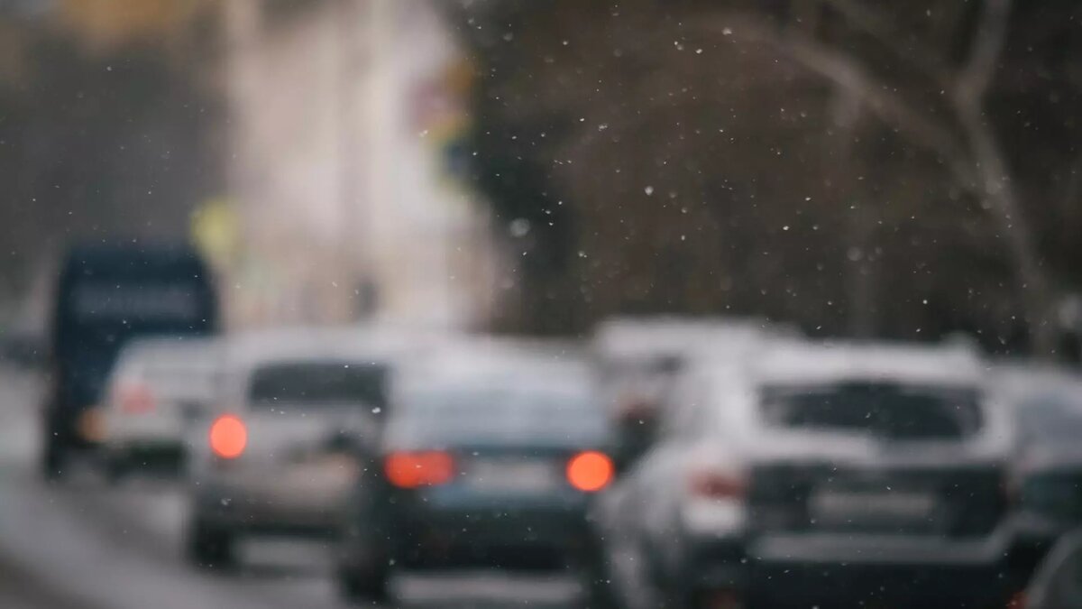     Министр транспорта и дорожного хозяйства Татарстана Фарит Ханифов в ходе брифинга в кабмине РТ прокомментировал вчерашний снегопад в республике. По его мнению, городские службы справились с первым «испытанием».