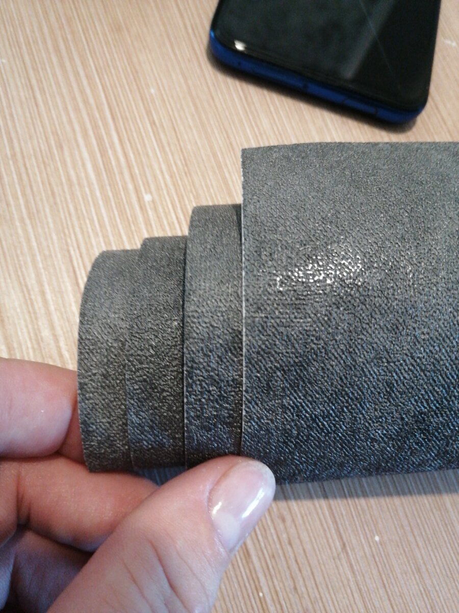 Белые непрокрашенностей по краю полотна