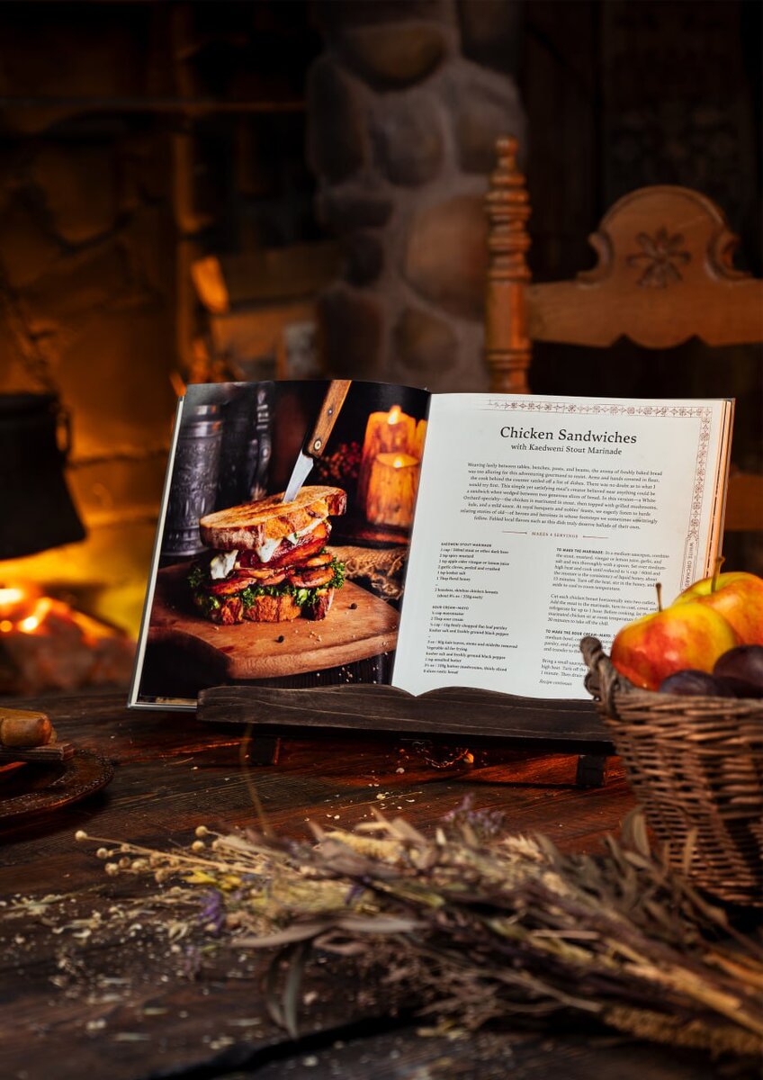 Спустя год после анонса вышла официальная кулинарная книга по игре The Witcher и теперь фанаты этой игры смогут сами попробовать все те блюда, которые встречали на просторах вселенной Ведьмака.-2
