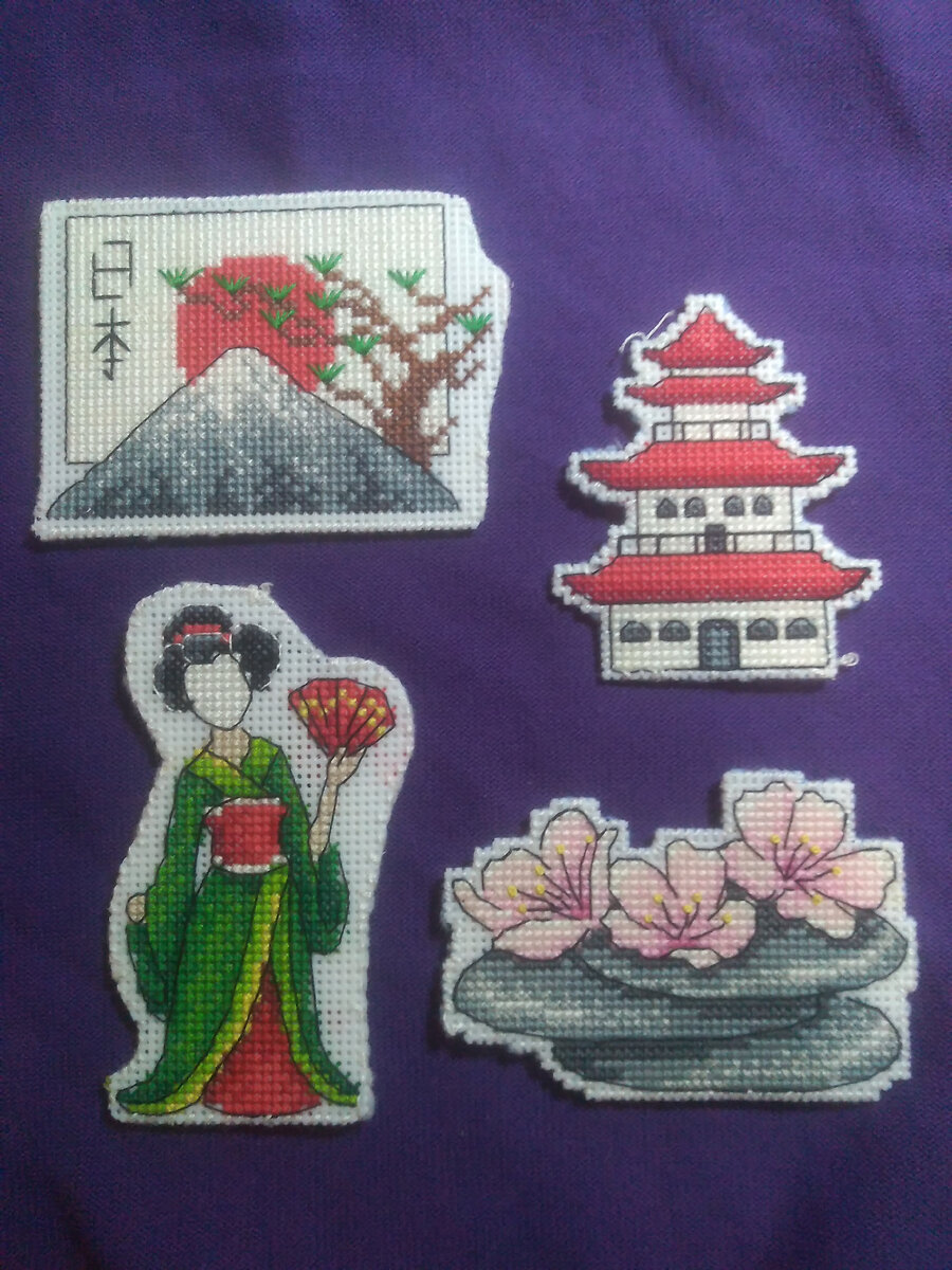 Мои первые вышитые магниты