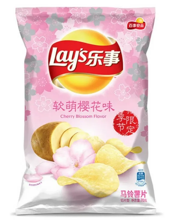 японские необычные чипсы. со вкусом сакуры. со вкусом сакуры. попкорн в розовом цвете. со вкусом сакуры.
