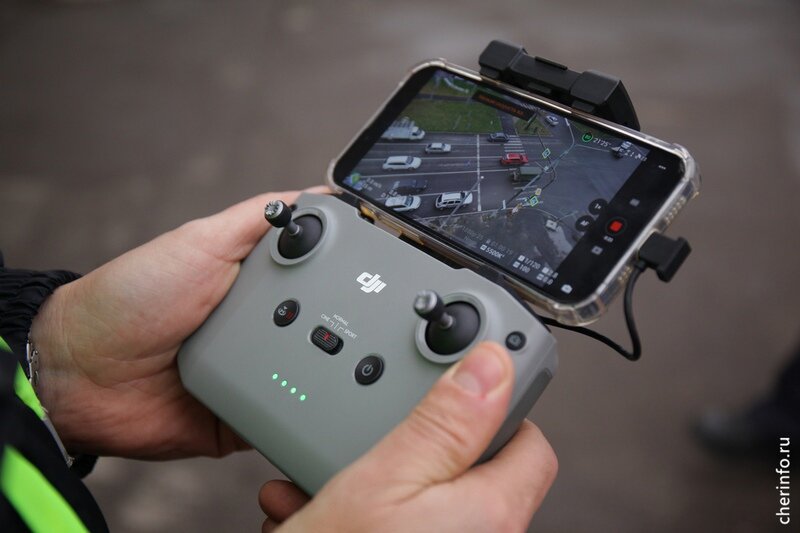    Рейд ГИБДД с применением беспилотника прошел 20 ноября на перекрестке улиц Сталеваров и Данилова