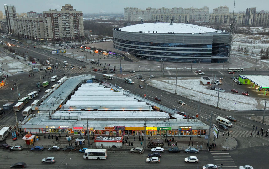 Проспект Большевиков 2000 год. Рынок у метро Большевиков. Метро проспект Большевиков Санкт-Петербург.