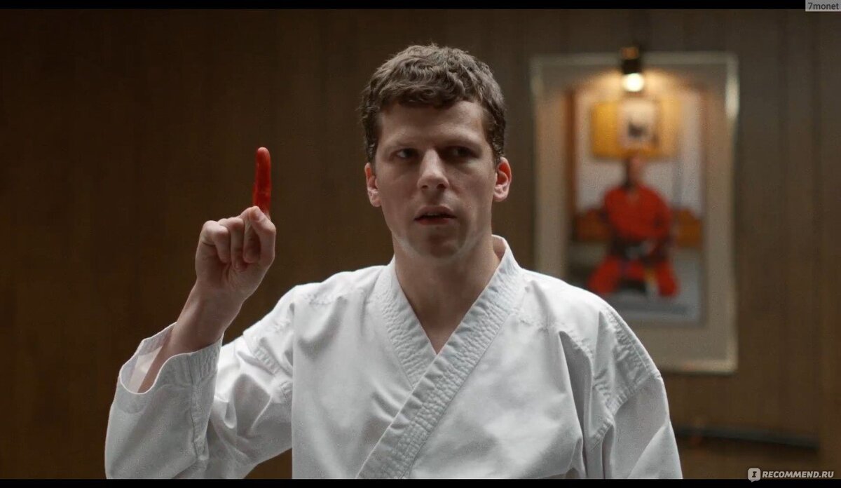 Джесси Айзенберг в роли Кейси Дэвиса