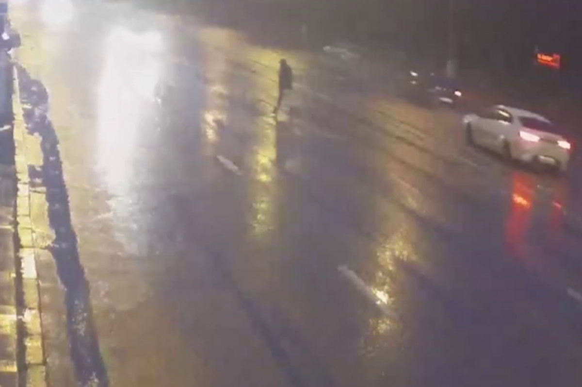    В Волгограде водитель иномарки прямо под камерой сбил 73-летнюю пенсионерку