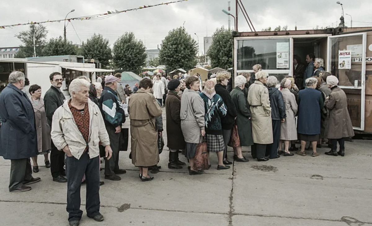 Ларьки 1990-е. Дефолт 98 года. Кризис дефолт 1998. Дефолт 1998. Кризис 1998.