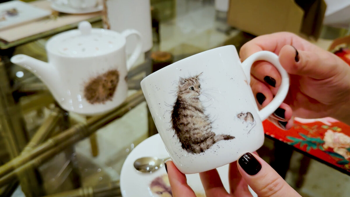 В новом выпуске «Высоцкая отвечает» можно увидеть, как красиво выглядит сервировка чаепития посудой Wrendale Designs