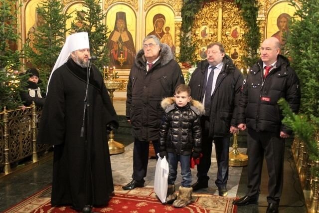    Аман Тулеев принял православную веру и часто посещал храмы.