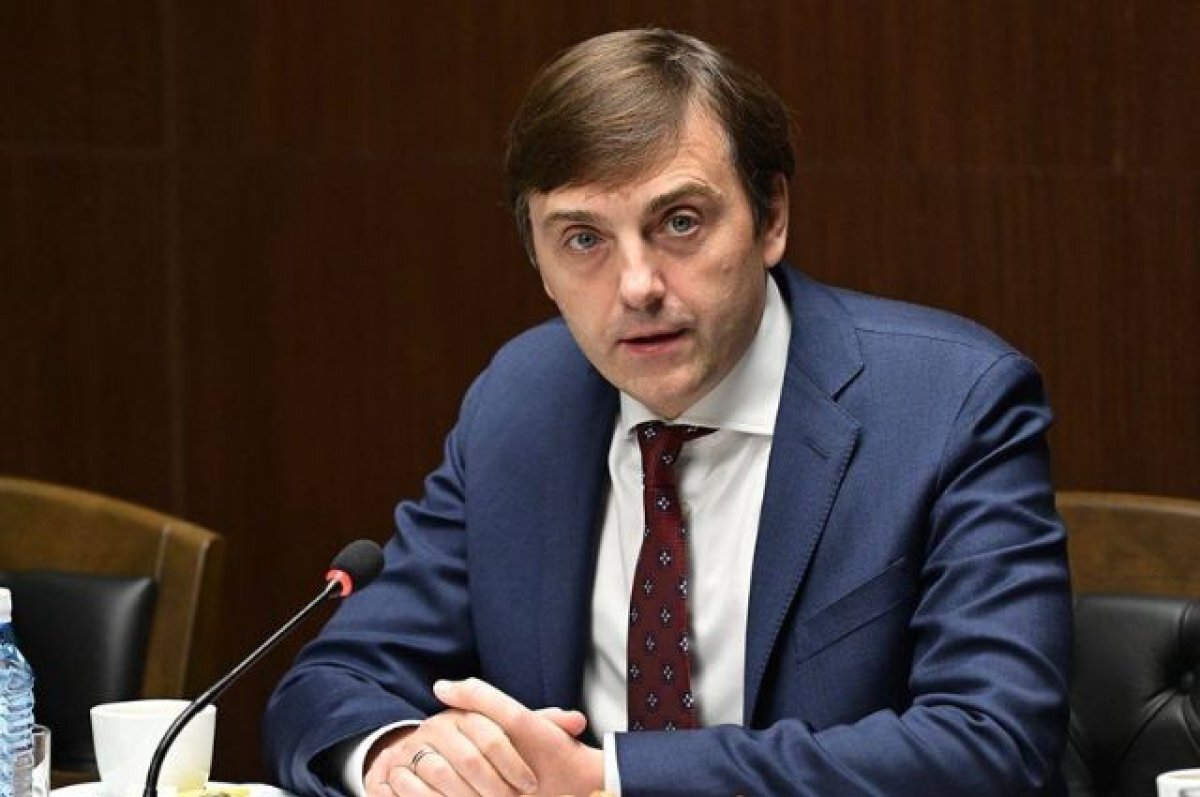    Кравцов: массового закрытия школ и перевода на дистант не планируется