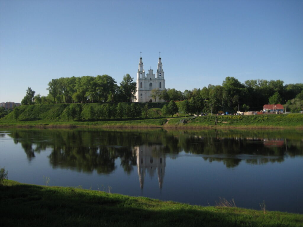 Собор в Полоцке на берегу реки