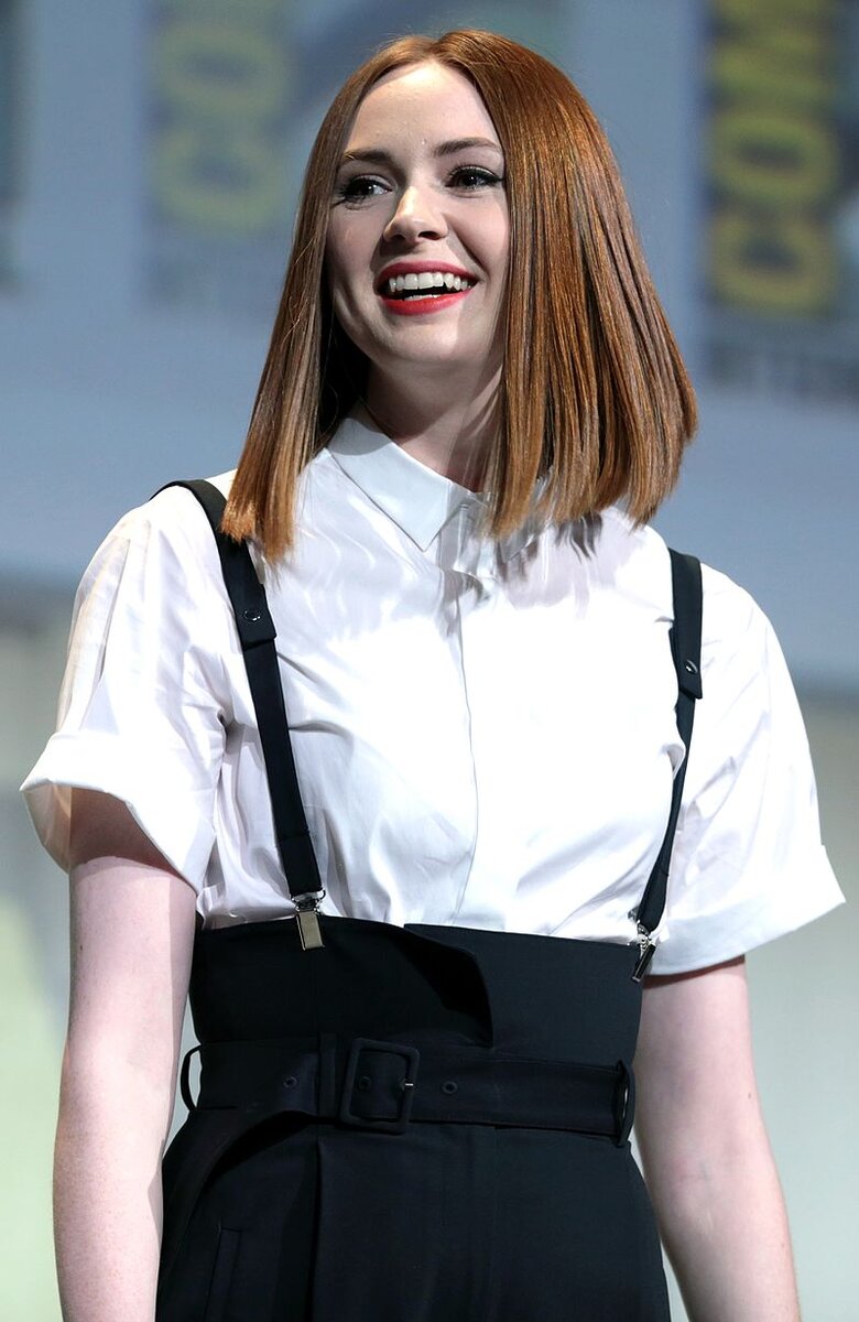 https://ru.wikipedia.org/wiki/Гиллан,_Карен#/media/Файл:Karen_Gillan_by_Gage_Skidmore_4.jpg