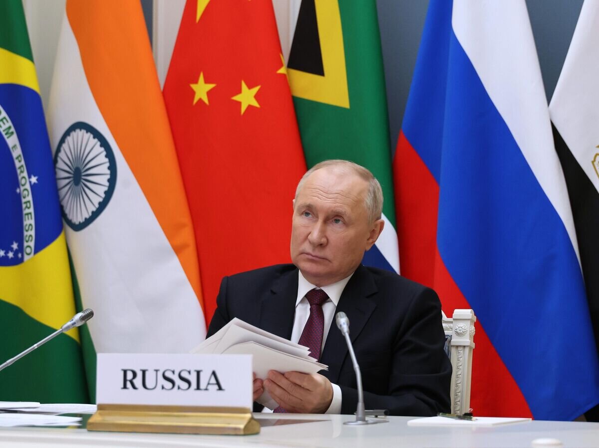    Президент РФ Владимир Путин в режиме видеоконференции принимает участие во внеочередном саммите БРИКС по палестино-израильскому конфликту© РИА Новости / Александр Казаков