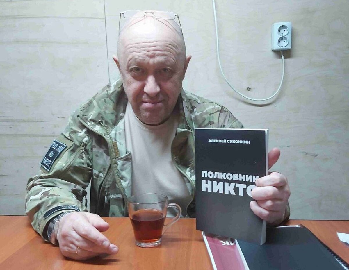 Полковнику никто книга суконкина