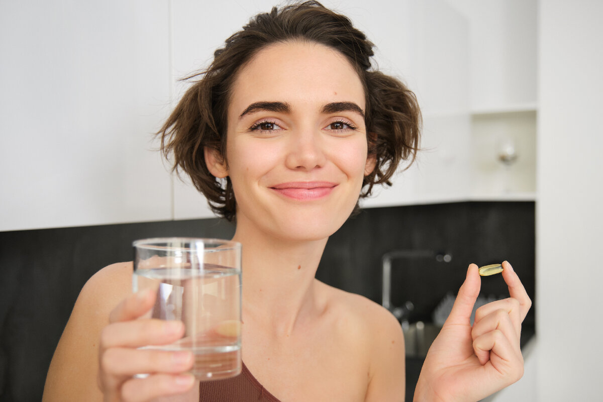 <a href="https://ru.freepik.com/free-photo/dietry-supplements-and-healthy-lifestyle-young-woman-taking-vitamin-c-d-omega-with-glass-of-water-st_62052546.htm#query=%D0%BF%D0%B8%D1%82%D1%8C%20%D0%BA%D0%BE%D0%BB%D0%BB%D0%B0%D0%B3%D0%B5%D0%BD&position=17&from_view=search&track=ais&uuid=79cca70a-7d85-418a-86fc-22b89257f7ab">Изображение от benzoix</a> на Freepik