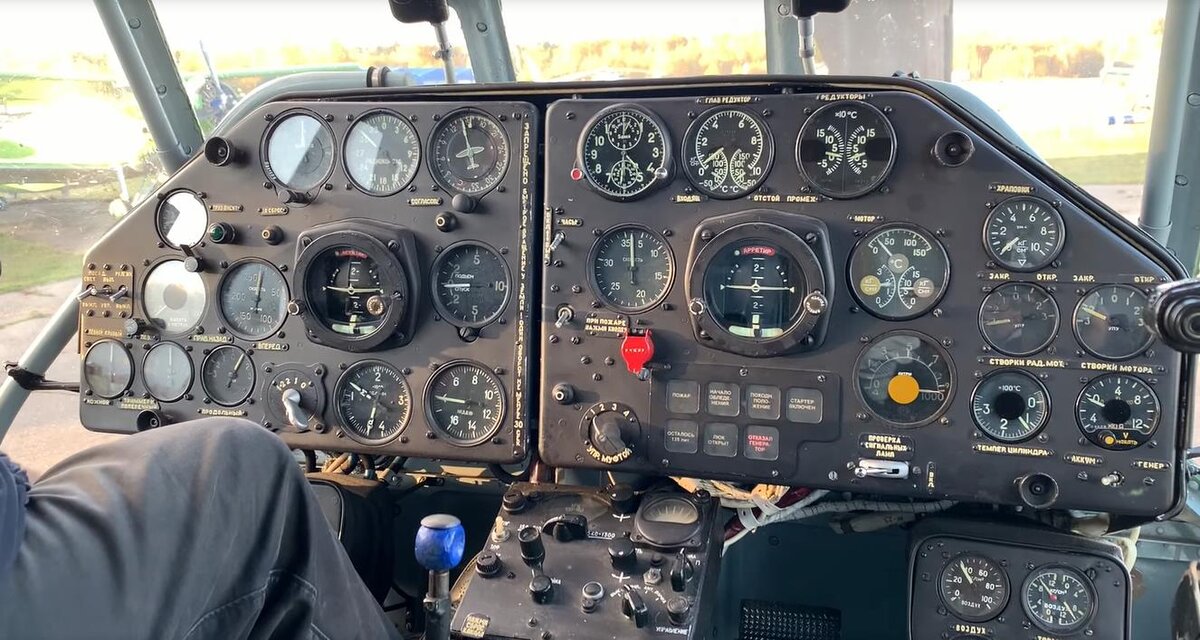 Приборов в вертолете достаточно.