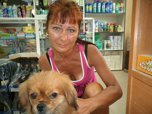 Я и Берта)) Фото автора. Я здесь похудевшая и измученная... Ну, сколько можно рислинг пить и красной икрой закусывать. Устала...