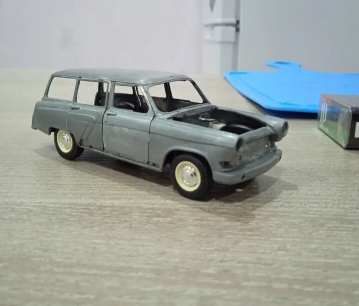 Здесь сделана самая лёгкая часть работы - установлены боковые двери. 